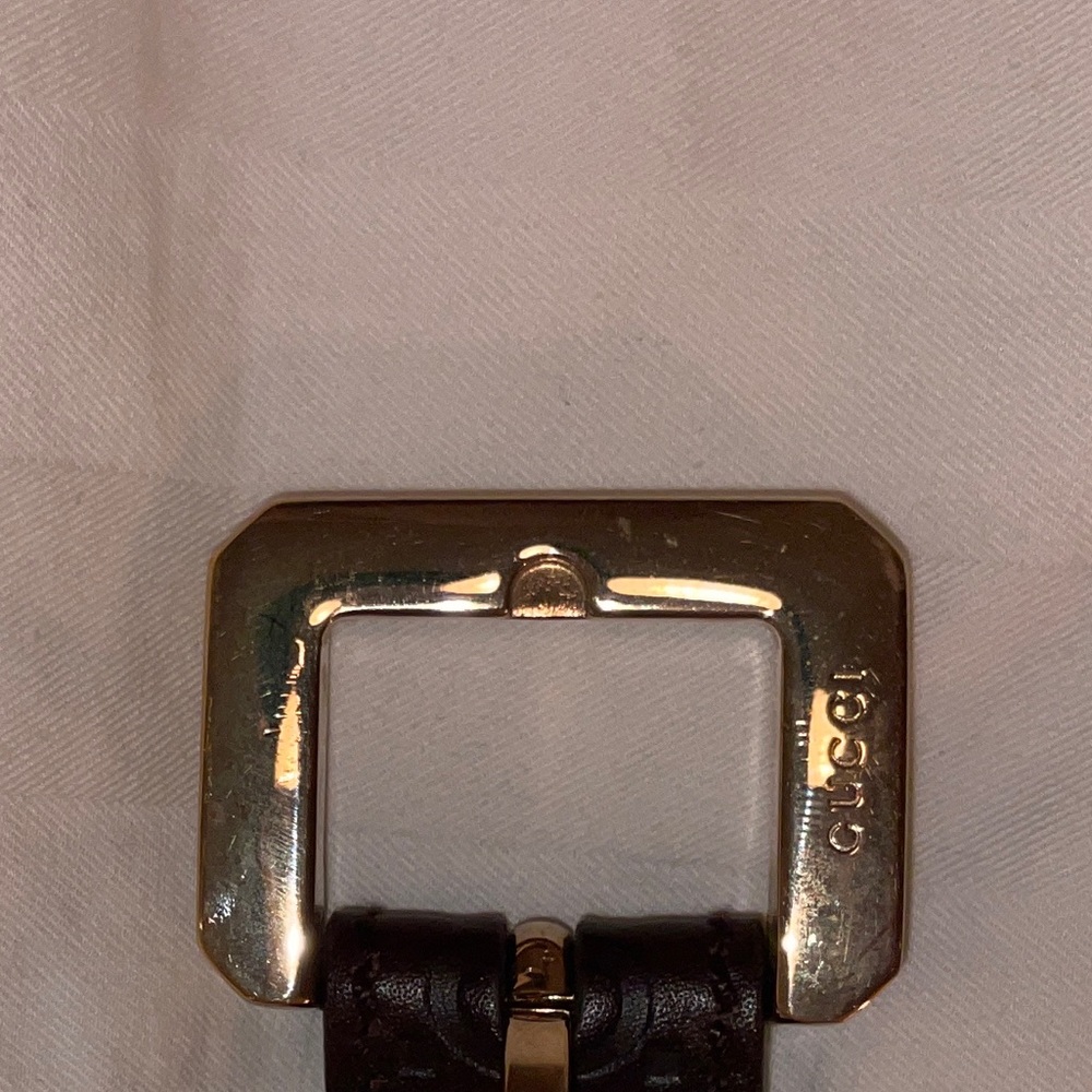 Womens Gucci belt. Good condition, minimal scratches on gold - Picture 2 of 3